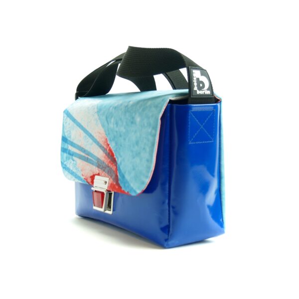 Handtasche aus Upcycling-Materialien